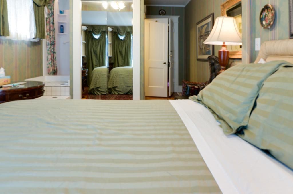 Calgary Westways Guest House Habitación foto
